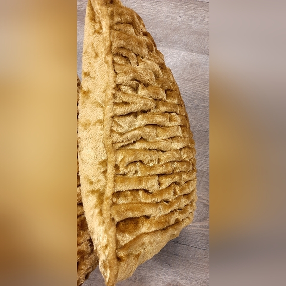 Rare Antique Gold Plush Throw Pillows Basket Weave Pattern 14 1/4" x 13 1/4" - Picture 5 of 5